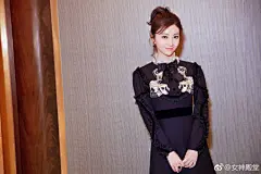 景甜萌萌哒表情包，丸子头可爱清新，妥妥的萌妹纸一枚。@景甜 ​​​​