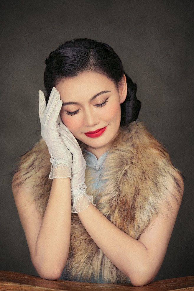 精心打造的民国广告画风格的旗袍造型摄影带你体验真实的民国名媛风