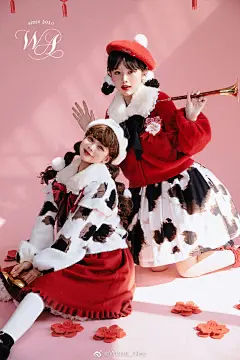 #2.10晚9:00预约#
『♥️#哞哞牛奶开衫#♥️ 模特画报 』
年到～和WA一起欢喜迎新年！！
祝大家小年快乐～平安喜乐，万事胜意！新的一年红红火火！
——————————————————
ＺＨＵＡＮ＋ＧＵＡＮ 啾
1⃣️位宝宝 100R；...展开全文c