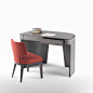 Amos : Writing desk with a wooden frame upholstered in hide leather.