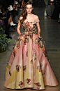 Elie Saab 2015春夏高级定制系列关注时尚 关注搭配 关注@MZ教你完美搭配 #时尚# #搭配# #美女##秀场#