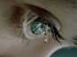 每颗眼泪，都是一个晶莹剔透的水晶，请珍惜它。 