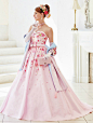 23款彩色花卉婚纱，穿着花朵出嫁，做春天里最美的新娘！+来自：婚礼时光——关注婚礼的一切，分享最美好的时光。#Barbie Bridal# #心形抹胸婚纱# #印花#