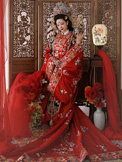木像采集到中式红婚服