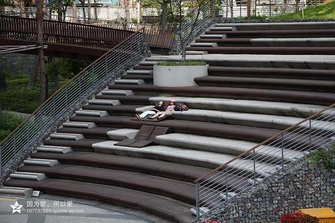 台阶台地下沉广场设计