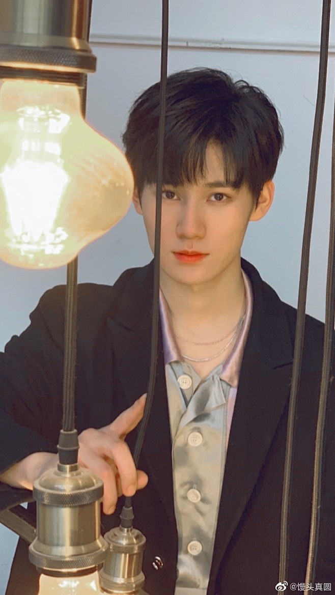 #明星壁纸#张真源