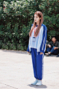 喻言蓝白校服 ​​​​