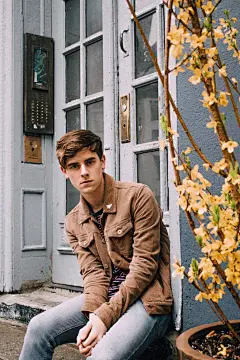 #connor franta##youtubers##youtube##facebook#fb##ins##instagram##欧美##外国##小鲜肉##头像# #小清新# #美少年# #摄影# #gay# #色调美# #壁纸#花与少年