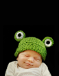 小宝宝的可爱青蛙帽子。。<3