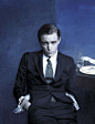 Steven Meisel ，世界頂級時尚攝影師之一，從上世紀80年代以來就一直處在時尚攝影的浪尖，有時尚教父之稱。Meisel的時尚攝影風格簡潔、明快，用純影像的語言將作品體現得淋漓盡致。這組作品是2016年3月由他掌鏡的《意大利時尚》的一組作品：春天的浪漫。
