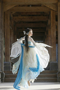 黑脸zcm采集到女形象参考