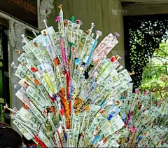 最完美的是佛教文化的慷慨大方——乐捐善款给寺庙——宗教祝福