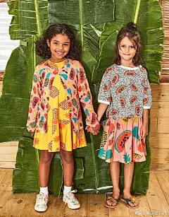 摄影 ｜一组适合当创作素材的双人图
图片来源于pin
#插画资料分享##设计美学# ​​​​