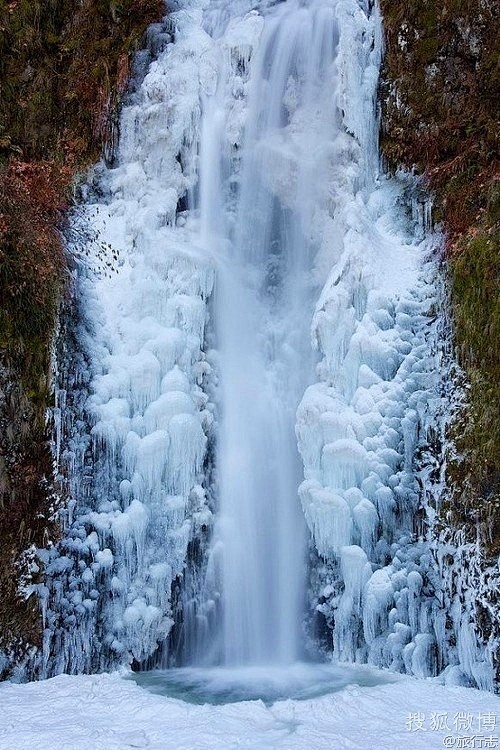 冰封的瀑布