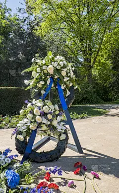 纪念碑,花环,纪念物,垂直画幅,红色,白色,荷兰,绿色,无人,街道