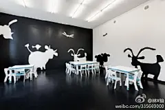 小探险家幼儿园。PORT 设计，位于波兰奥波莱。橙色，绿色，紫色，炫彩缤纷，为孩子们营造了一个童话般的世界。帮助孩子们独立思考，用自己的感官来探索世界。 @德国室内设计网 @建筑在线 @全球建筑资讯 @蒋华健_泛文 @泛文中国 @暖花琉璃 @Angelia-郦珈-0409 @金树杉--非常设计 @设计焦点 ​