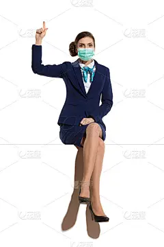 兴奋的空姐坐着并指着上面