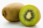 水果,成分,猕猴桃,轮廓,地窖_gic7603727_Half and whole kiwi fruit_创意图片_Getty Images China