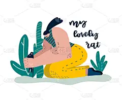 女孩跪着，手里拿着一只老鼠，背景是热带树叶。