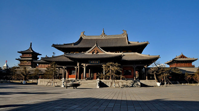 领略气势非凡的大同华严寺