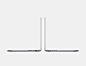 两台背靠背摆放呈打开状态的深空灰色 MacBook Pro 的侧面视图，展示机身纤薄设计。