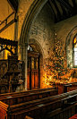 Christmas Tree, St Michael HernHill, Kent, England
教堂圣诞