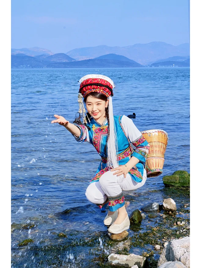 大理洱海边拍的白族写真绝了大理民族风！ - 小红书-花瓣网