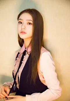 #林允假如王子睡着了# 首映即将开始,公主允马上出发去迪士尼乐园啦！最近我允都在为电影《假如王子睡着了》做宣传。先奉上昨日通告日皂片,一会记得看直播哦～ ​​​​