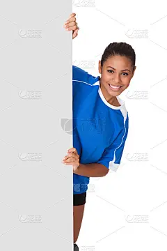 快乐的年轻女孩拿着排球和海报