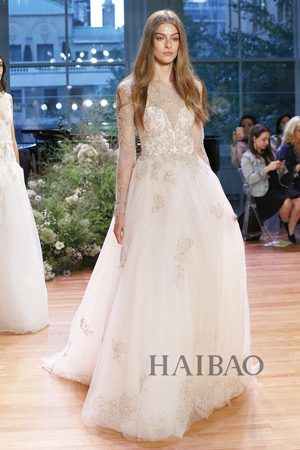 Monique Lhuillier 20...