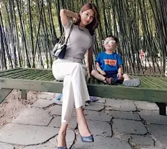 健身达人晒出瑜伽照，运动文胸和瑜伽裤显得身材曲线异常柔美! - 快资讯