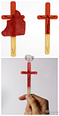 设计风潮：来自艺术家Sebastian Errazuriz的创意，耶稣与十字架雪糕（Christian Popsicles）可能会在这个夏天唤起人们面对食物时的感恩之心：红色的冰棍（其中据说还加了红酒），中间是十字架造型的棍子，而棍子上是激光雕刻的耶稣受难像——在颜料的作用下，整个场景湿漉漉血红一片，有感觉极了。