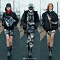 #MOK_Runway# Givenchy Resort 2022

这是创意总监 Matthew M. WlLLIAMS 打造的第四个系列，依旧将先锋态度通过金属挂件、4G压纹、犀利剪裁、酷感皮革、黑白涂鸦等元素淋漓尽致表达，让人一眼便知这是纪梵希的设计

中国超模@贺聪HeCong 参与走秀 #时装秀# ​​​​