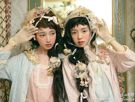 #奇幻理想国里的少女梦# 在饰满古董小物...
