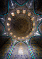 #绘画参考# 伊朗摄影师Mohammad Domiri带来的清真寺摄影。繁复的几何形体带来独特的形式美感。