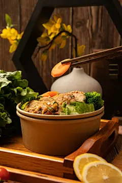香汁鸡米饭轻食便当美食摄影图