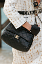 【多图】Chanel香奈儿2019年春夏高级成衣时装发布秀_秀场细节_VOGUE时尚网