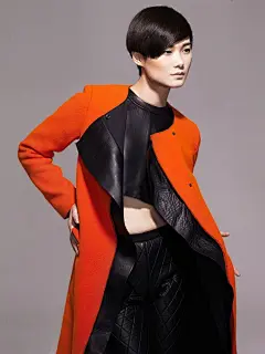 李宇春大连演唱会海报表情鬼马秀长腿_星大片_明星