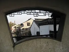 在小站里看到了夏日西塘，于是有感而发搜罗出了过往拍摄的图景，同一年同一地，不同的是这里冬日晨辉的静谧... ...