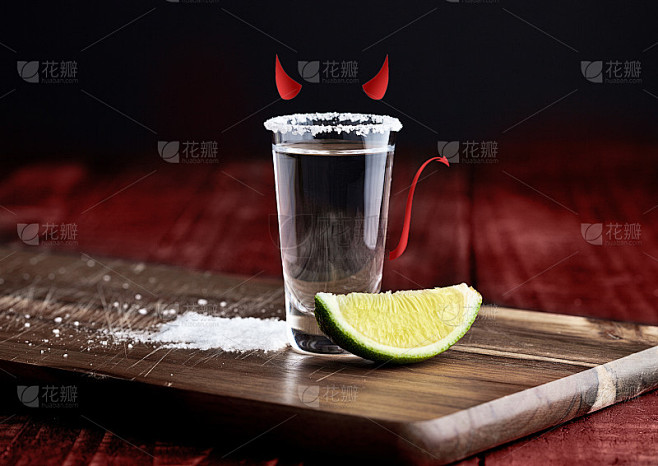 银龙舌兰酒配青柠片魔鬼色
