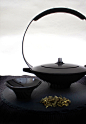 ian yen rethinks chinese tea culture from philosophy to shape for the float tea set : the unique 'float' tea set by ian yen is an embodiment of modern cast iron design, comprising of one teapot and matching teacups.