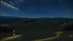 00110-3820632049-Standing on the mountain at night, Overlooking the plain countryside, Surrounded by mountains on all sides, Basins, There are ma