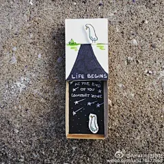 火柴盒虽小，但信息量很大。来自越南的商店shop3xu，致力于推动创意设计，他们把小火柴盒变成可爱的问候贺卡，在火柴盒里有一个惊喜。#叫我仙女##锦绣未央#