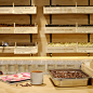 Noosa巧克力工厂 by Oliver Burscough, Brisbane – Australia
西野设计培训官方微博地址：http://weibo.com/HEREdesigntraining 
专卖店设计官方QQ交流群：33393224
#餐厅设计# #美食店设计# #休闲吧设计# #室内设计# #设计# #VMD# #咖啡厅设计# #欧美风格# #创意设计# #文艺# #巧克力店设计#