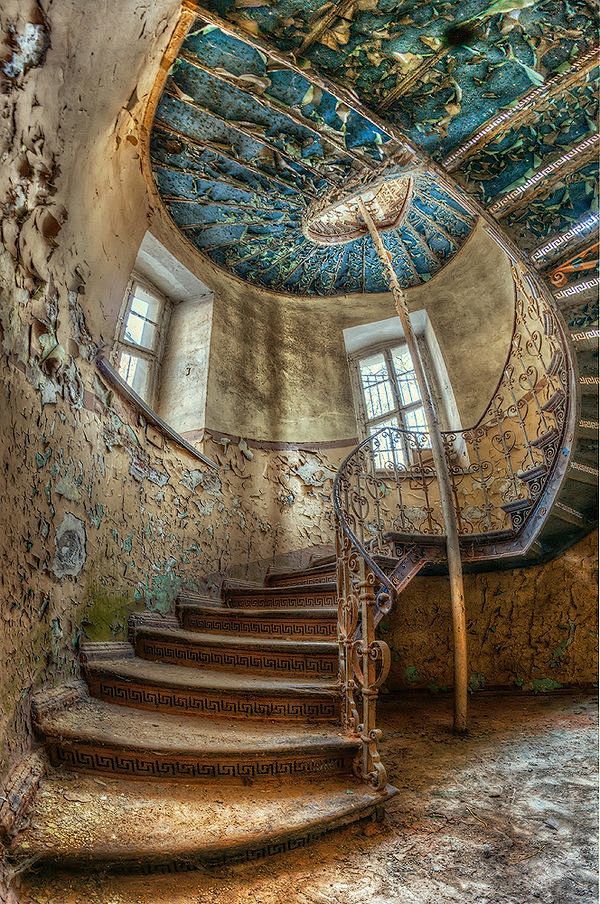 Abandoned staircase ...