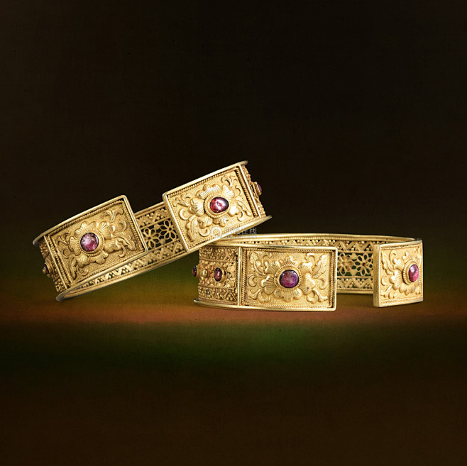 明金镶宝石手镯一对