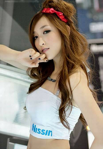 美女李妍性感小蛮腰