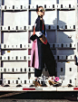 超模凯萨琳·麦妮尔 (Catherine McNeil) 为《Vogue》杂志中国版2012年9月刊拍摄时尚大片“力量诉求”，摄影师Terry Richardson掌镜！