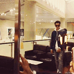 #吴亦凡# 【吴亦凡GIF】近景远景都萌翻天，凡式表情包已get√ 。。 [CR:logo&amp; NAM-STER&amp; TEDDYMOONY&amp; 牛仔控vivi&amp; CindyLee就是筱慧呀&amp; Yakult呆]