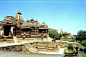 克久拉霍，印度中央邦。在Chandellas王朝时期，人们建造带有性爱雕塑的寺庙，位置选在人迹罕至的克久拉霍，以保证寺庙的安全并能远离穆斯林侵略者。